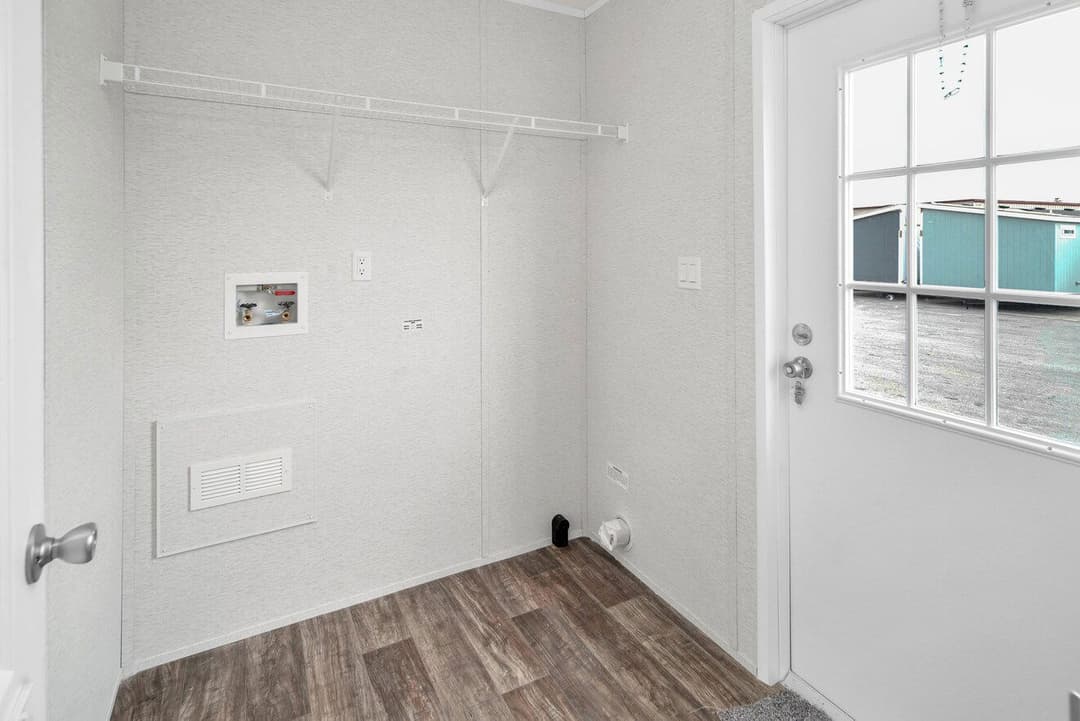 Valu maxx premier 16763a interior home features