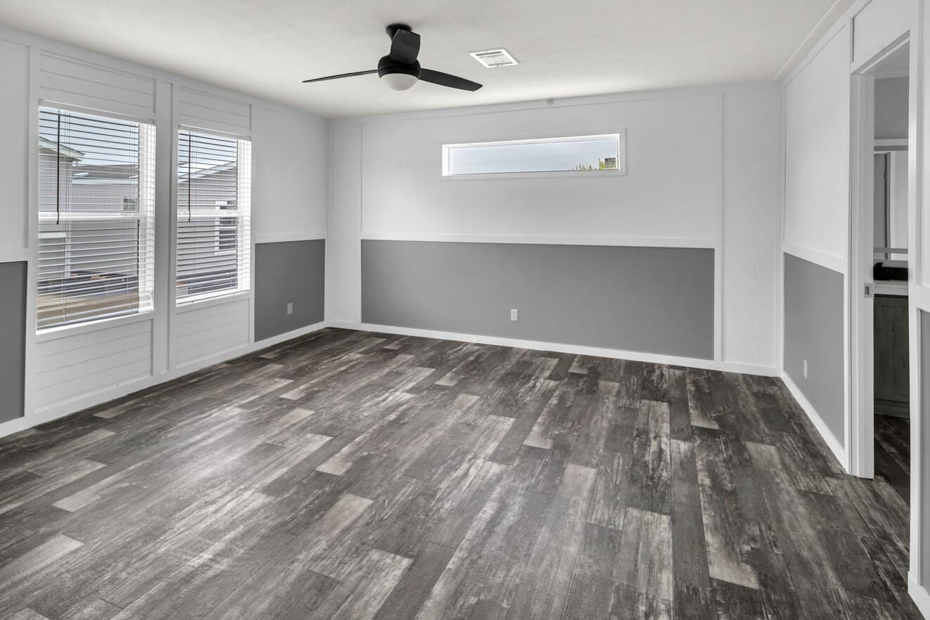 Valu premier 32724g bedroom home features