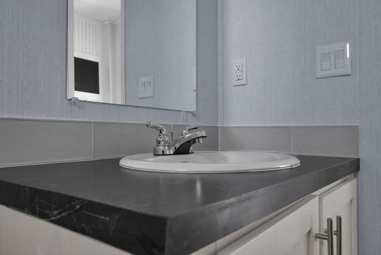 Valu maxx premier 32643e interior and bathroom home features