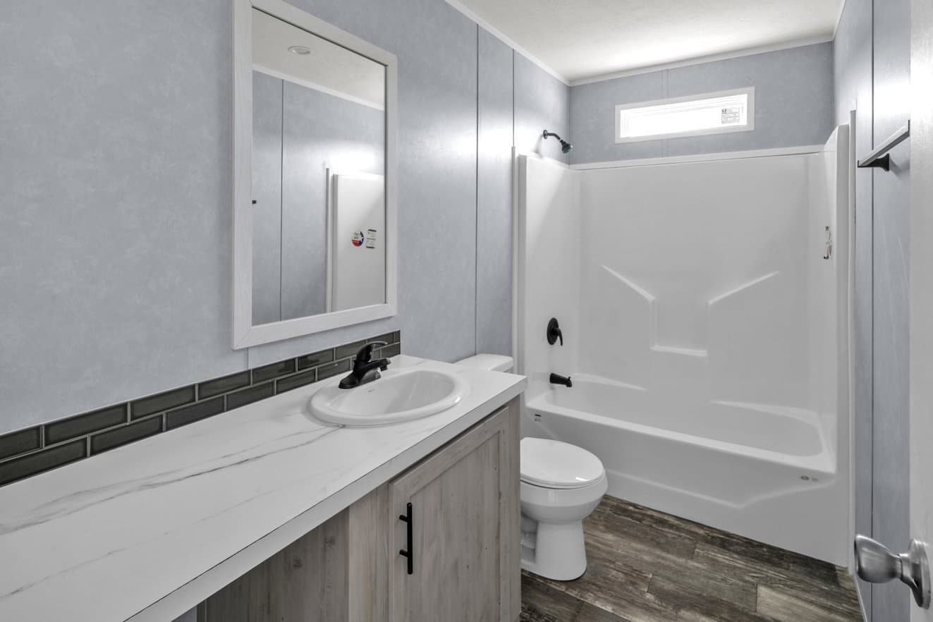 Valu premier 32724g bathroom home features