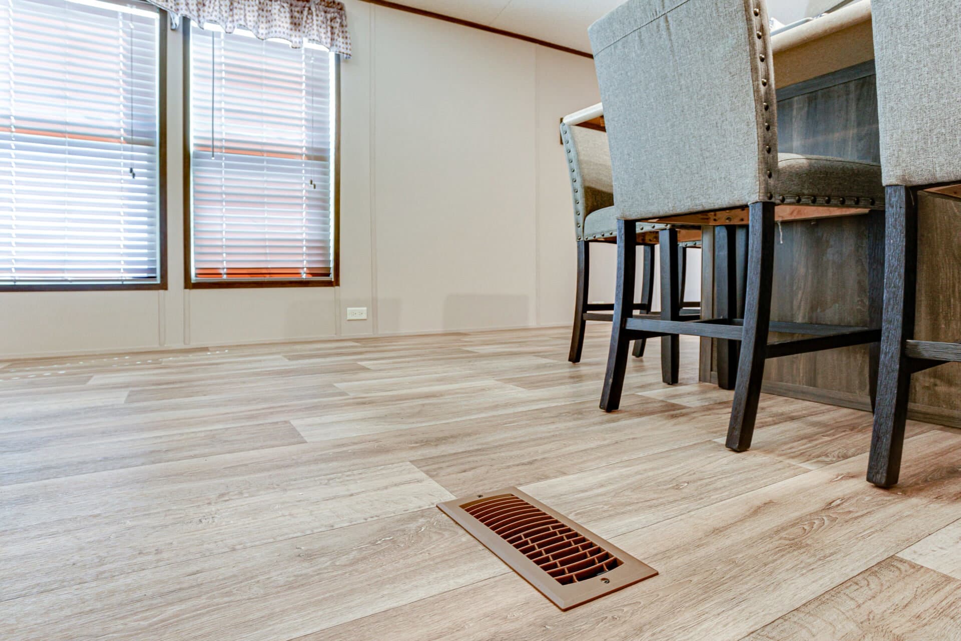 Heritage h-1672-32b interior home features