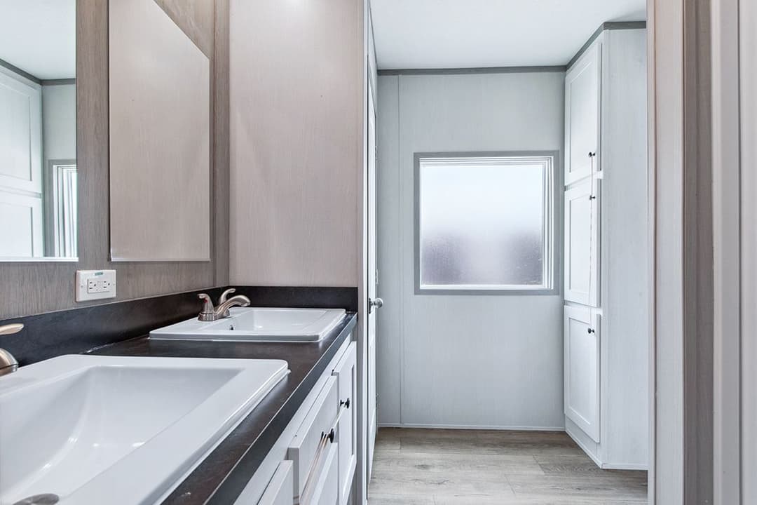 Anniversary 16682a bathroom home features