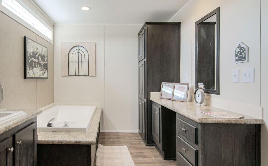 Bandera 3356 bathroom home features