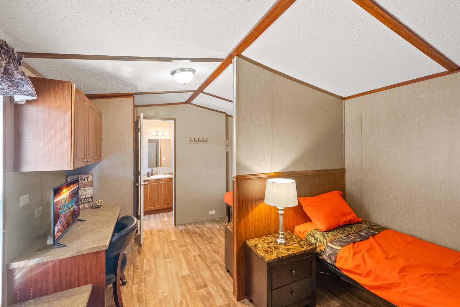 Select s-1234-32a bedroom home features
