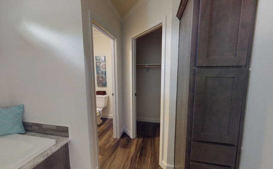 Reserve s56j bathroom home features