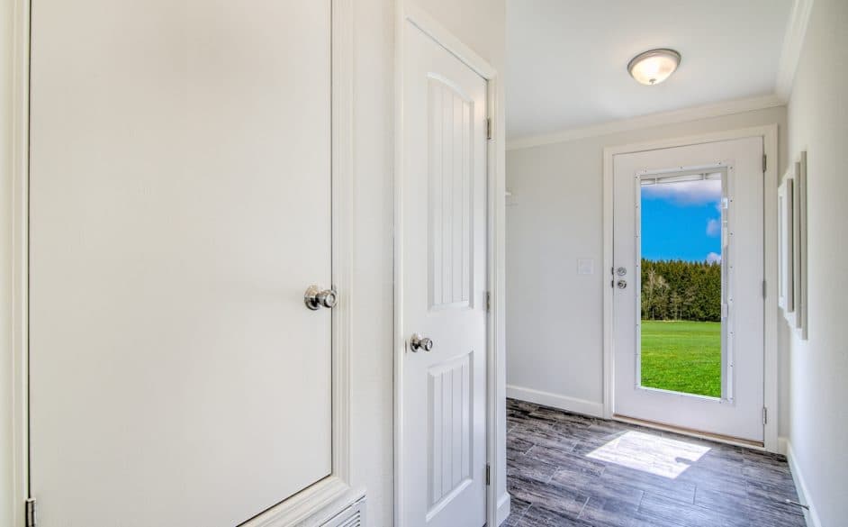 Falcon l40ep8 interior home features