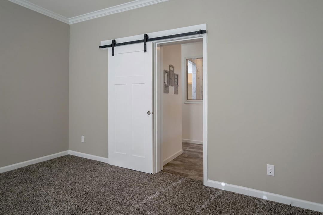 Innovation 3268c bedroom home features