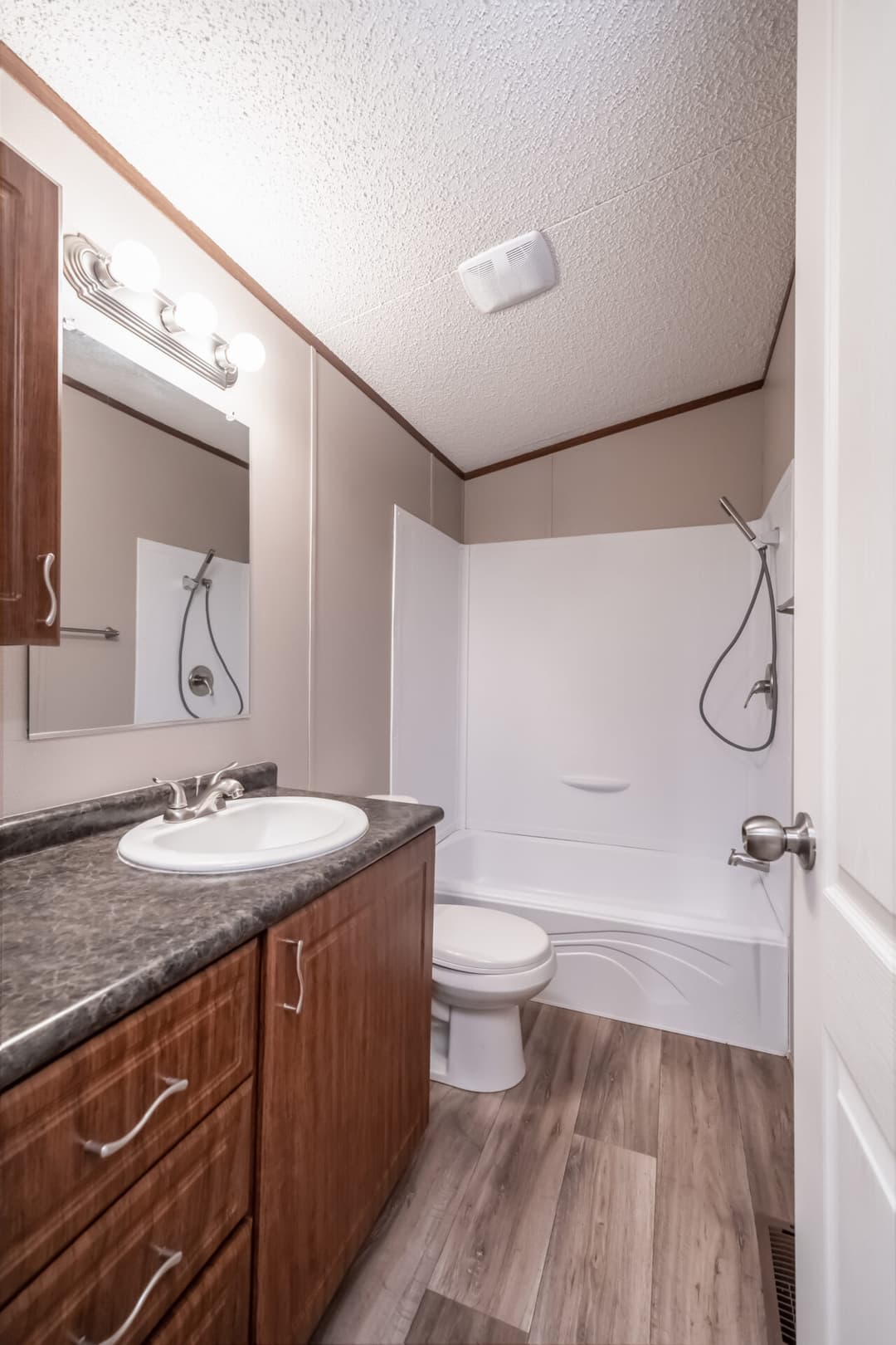 Classic c-1664-32c bathroom home features