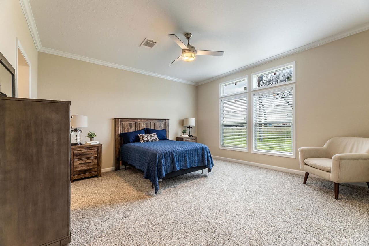 Innovation 3260c bedroom home features