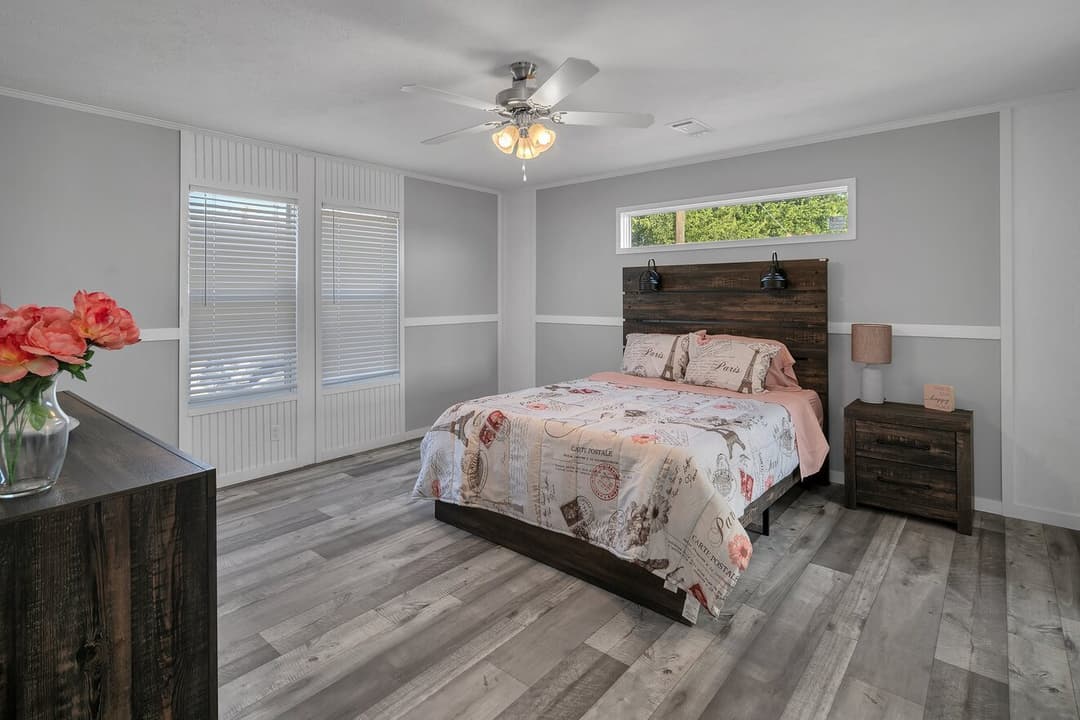 Valu premier 32684g bedroom home features