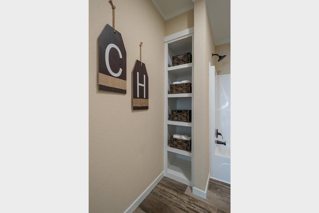 Innovation 3266f bathroom home features