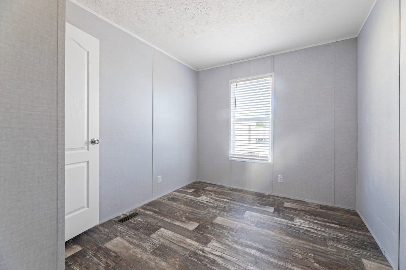Valu premier 16683g bedroom home features