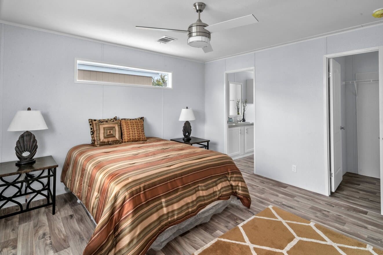 Valu 28483u bedroom home features