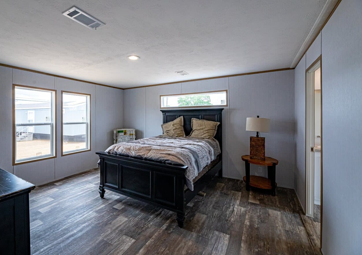 Valu premier 32684g bedroom home features