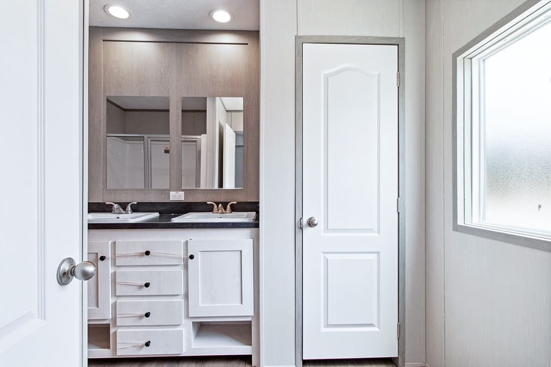 Anniversary 16682a bathroom home features