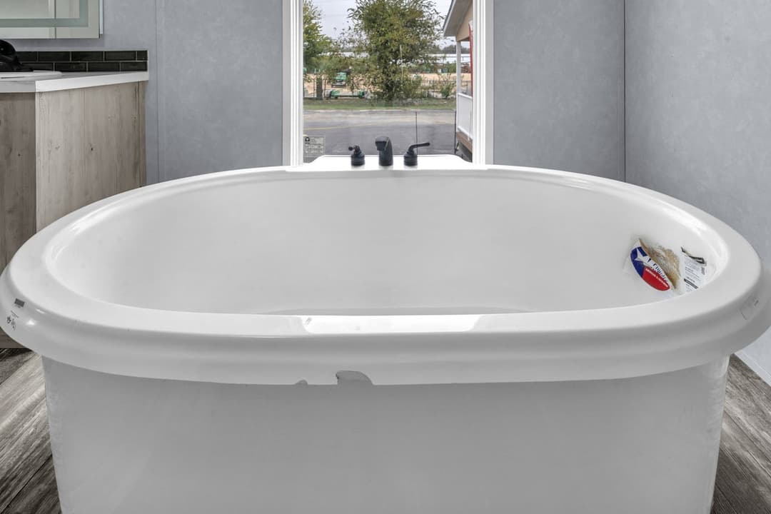 Valu premier 32724g bathroom home features