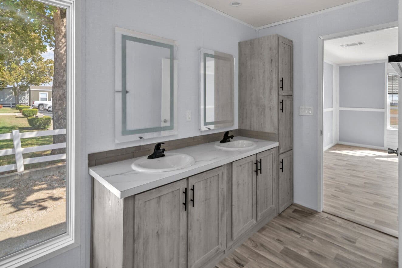 Valu maxx premier 32684f interior and bathroom home features