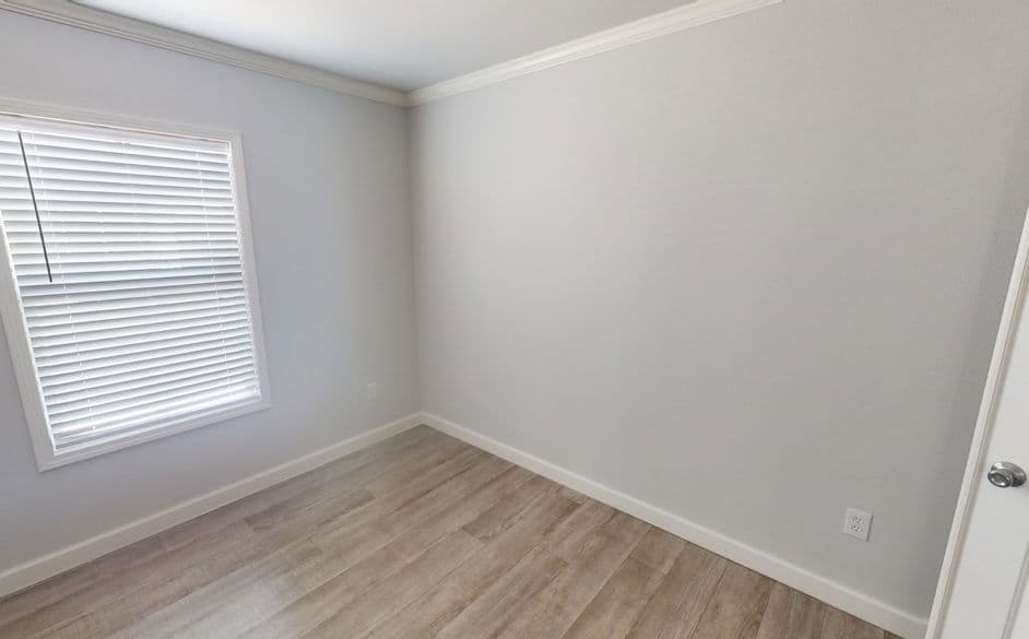 Radiant d46dp8 bedroom home features