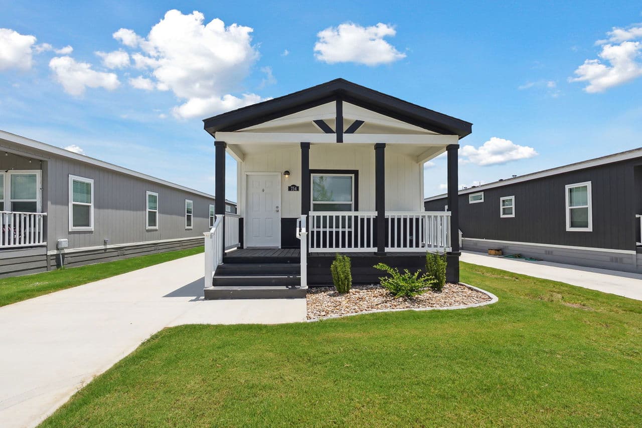 Innovation 1868h elevation, hero, and exterior home features