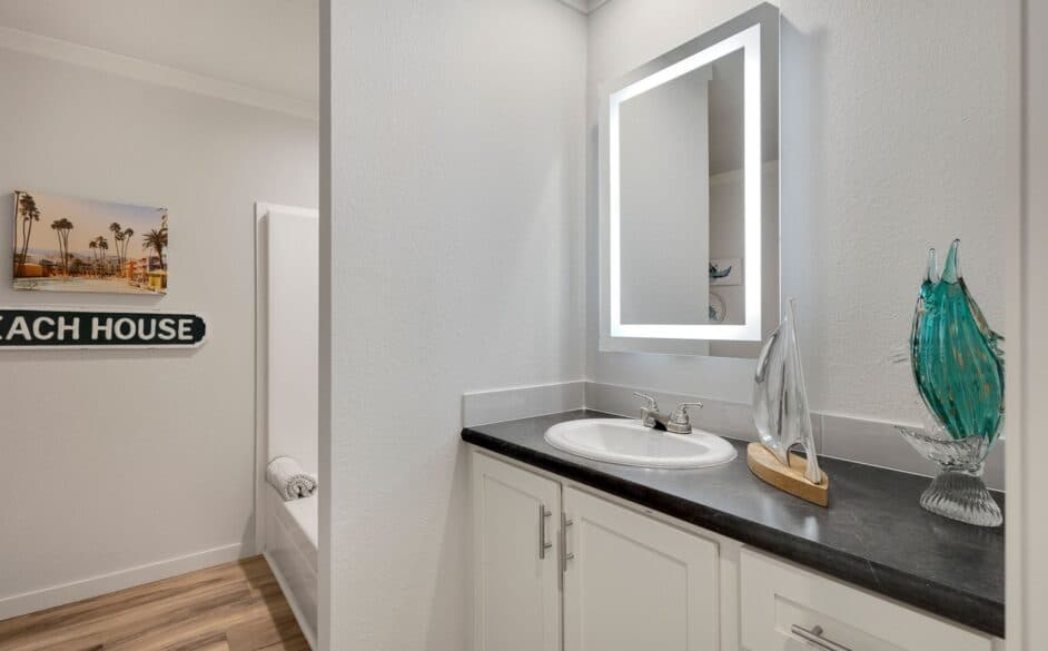 Hope r76e bathroom home features